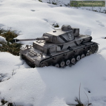 Panzer IV Ausf. F-2 2.4 GHz R&S Metallgetriebe Metall-Achsschenkelsystem Metallketten Airbrush-Edition Wintertarn