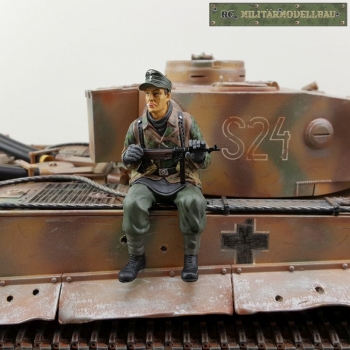 Soldat der deutschen Wehrmacht MP40 Schütze Erbsentarn handbemalt 1:16.