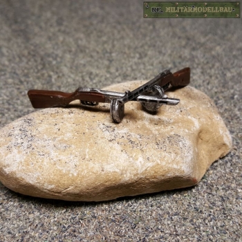 Maschinenpistole PPSh-41 lackiert im Maßstab 1:16